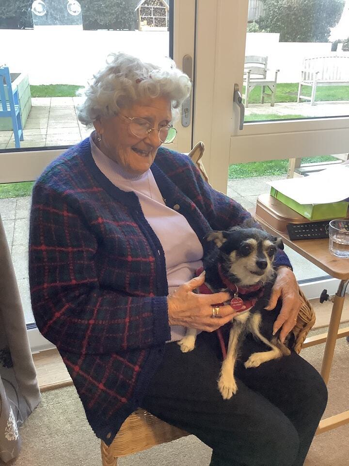 Residents at Foxbridge House enjoy Mias company 2