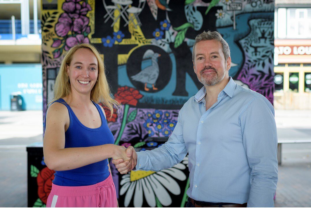 Mural handshake